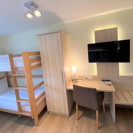 Hotel Am Wiesenweg L 24H Check-In Hausen  Экстерьер фото
