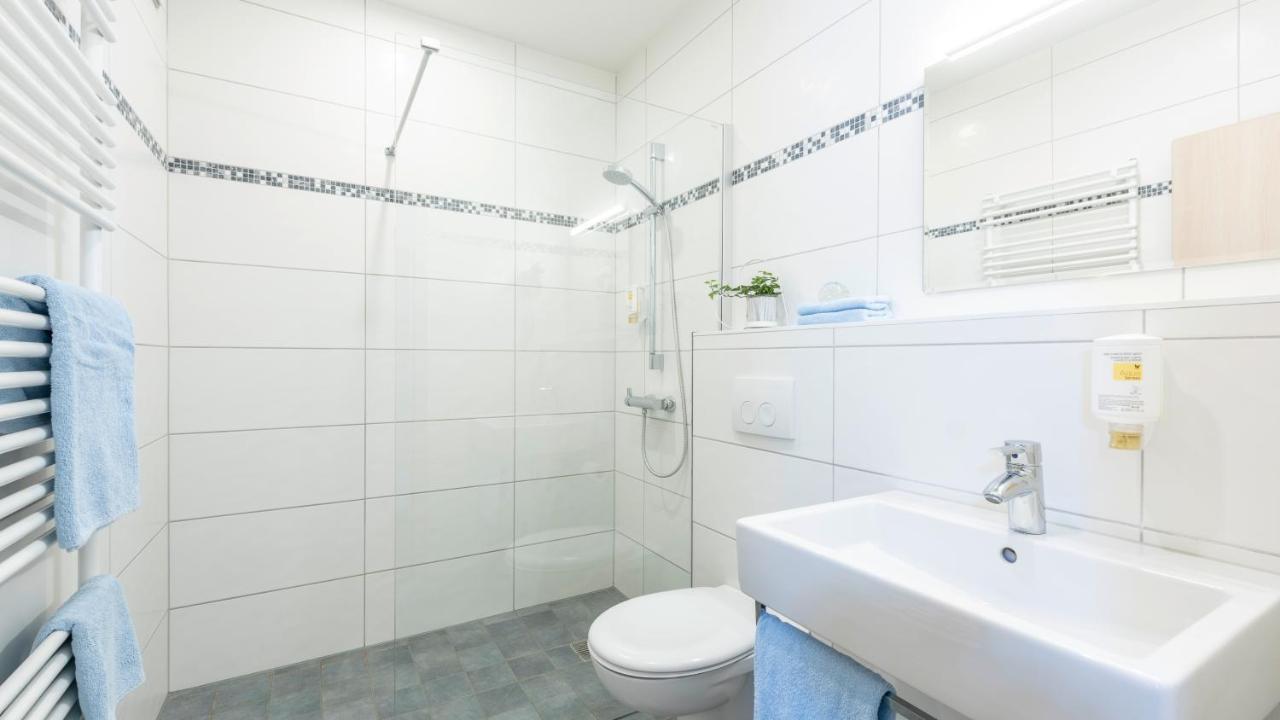 Hotel Am Wiesenweg L 24H Check-In Hausen  Экстерьер фото